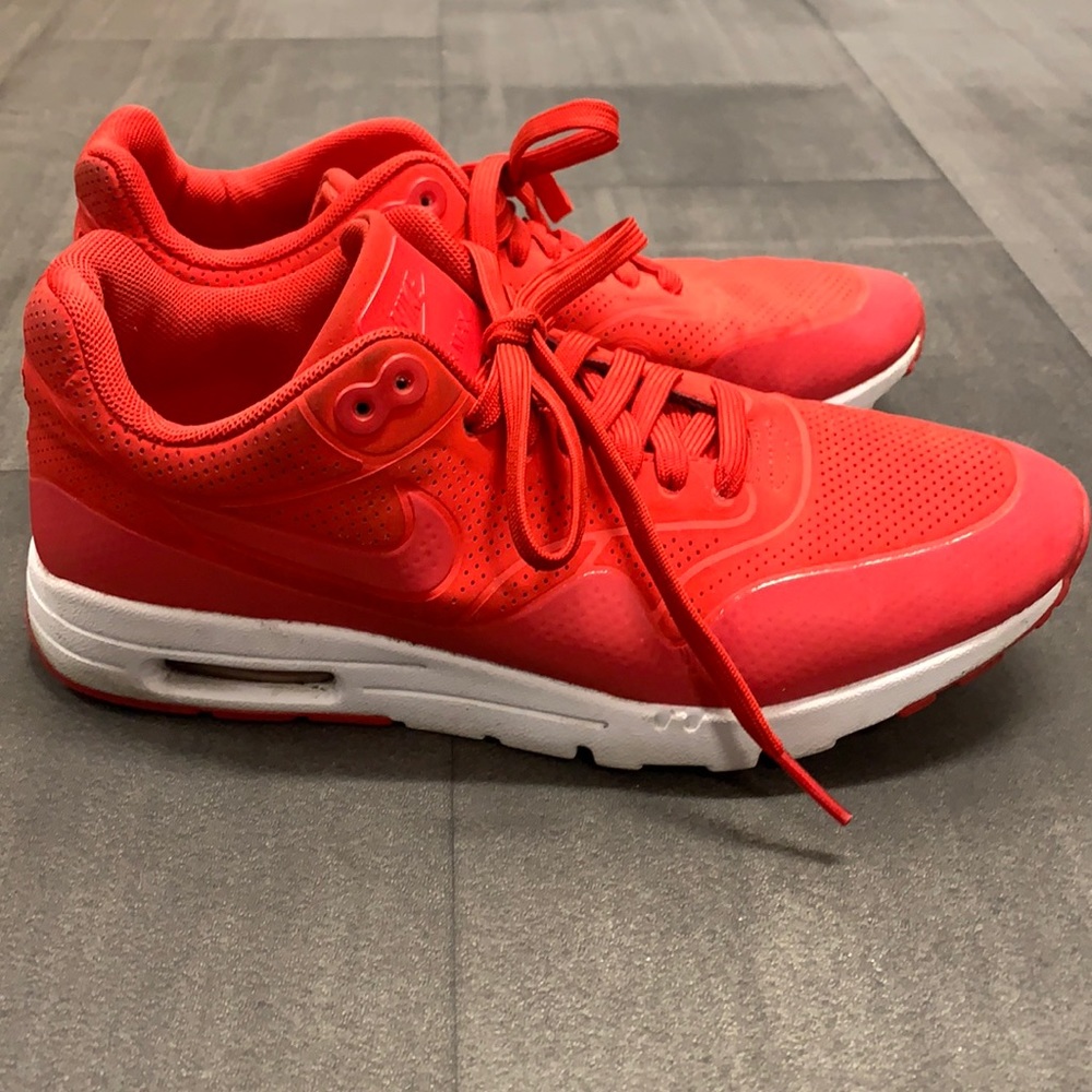 NIKE AIR women’s size 8.5 red sneakers